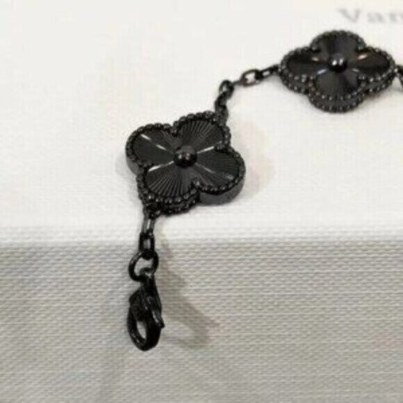 Van Cleef & Arpels 5 Flower Laser Black Bracelet - Picture 5 of 5
